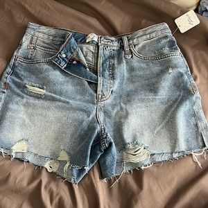 Free people distressed denim shorts NWT size 29